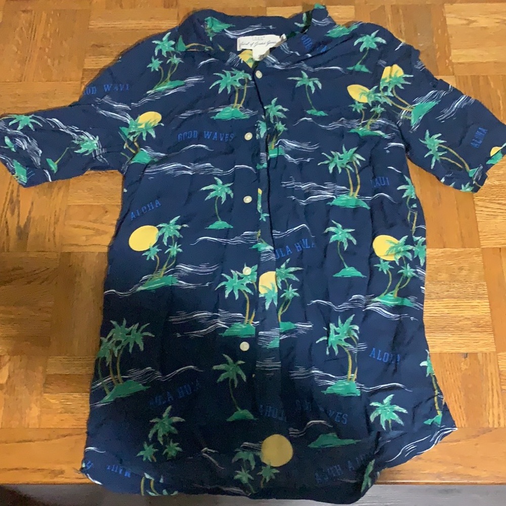 H&M L.O.G.G. Men’s XS beach theme button up shirt